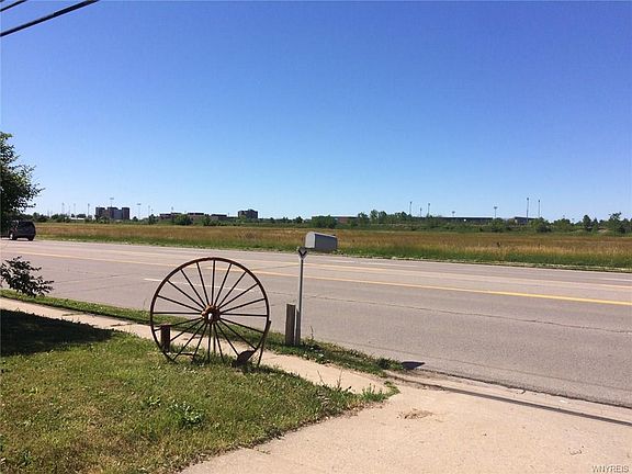 2nd image of 375 Maple Rd