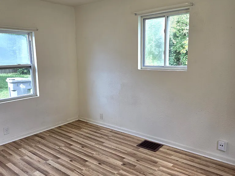 3325 N Denny St — Photo 10