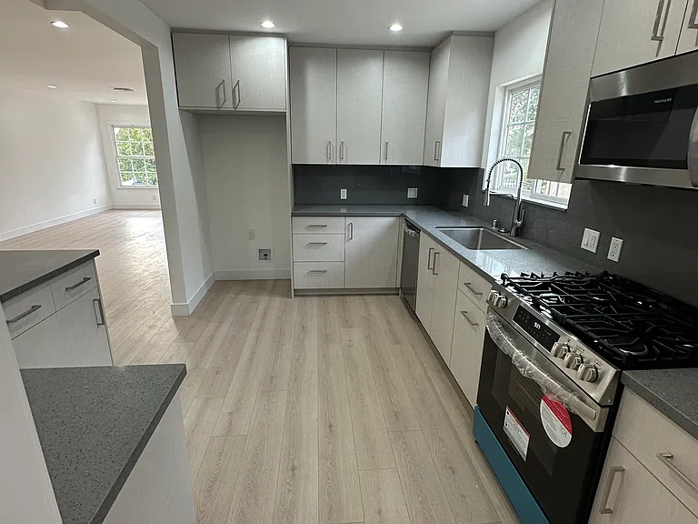 17735 Ludlow St — Photo 12