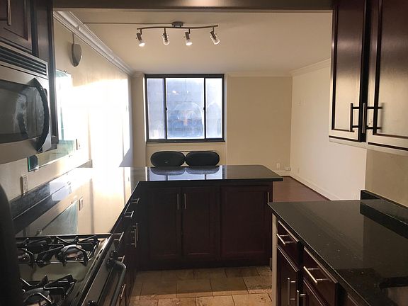 3rd image of 700 E 8th St Unit 12G