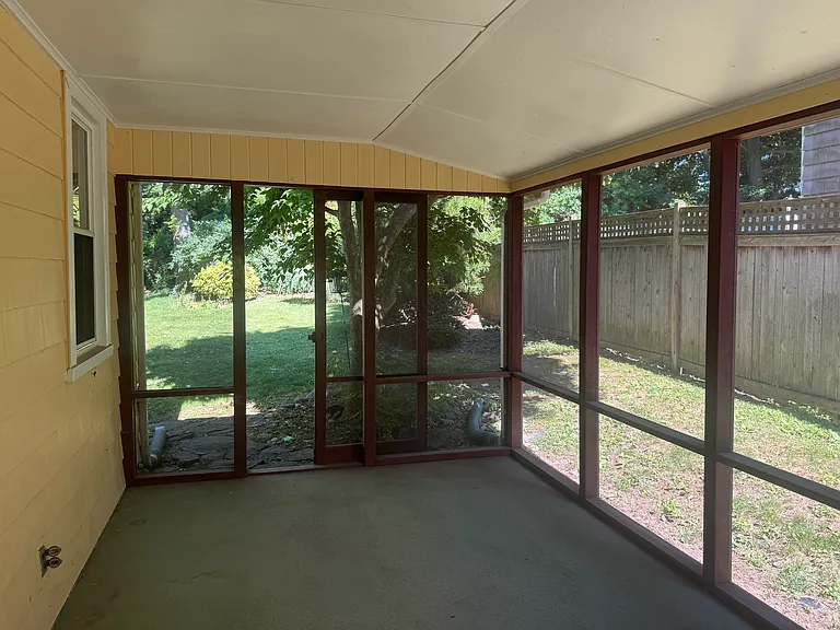 Aberdeen Dr — Photo 20