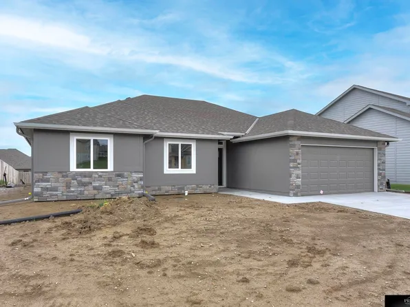 5209 Helwig St, Papillion, NE 68133