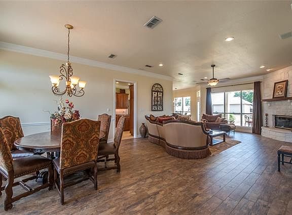 2nd image of 2301 E Emerald Bend Ct
