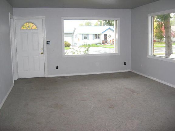 3rd image of 499 E 19th St