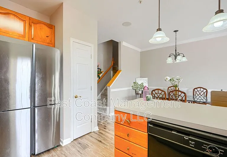 403 Deerhill Cir — Photo 4