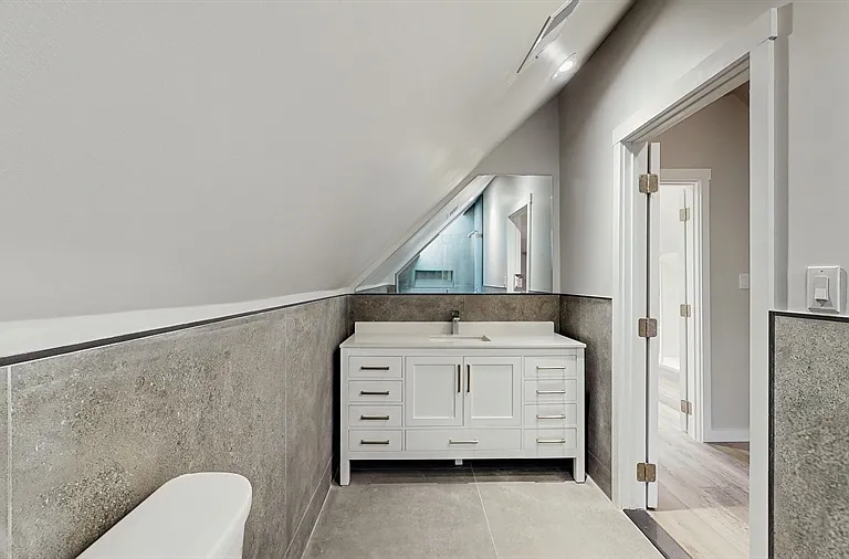 bathroom 3 on third floor