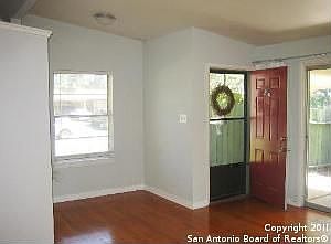 3rd image of 406 Craigmont Ln