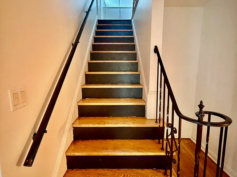 1561 Maywood Rd — Photo 10
