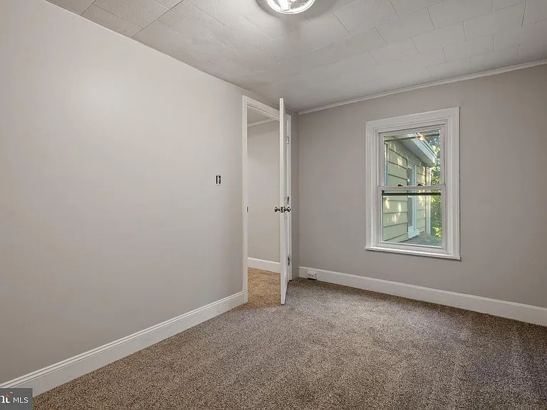 124 W Penn St — Photo 12