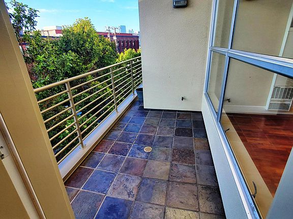 PATIO/DUN DECK OFF THE LIVING ROOM