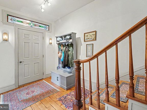 4th image of 124 3rd St