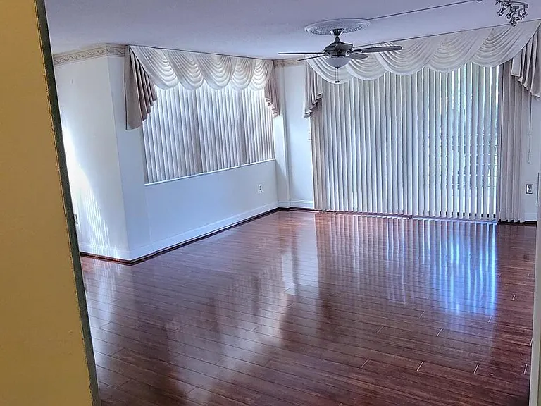 1300 Saint Charles Pl #L19 — Photo 22