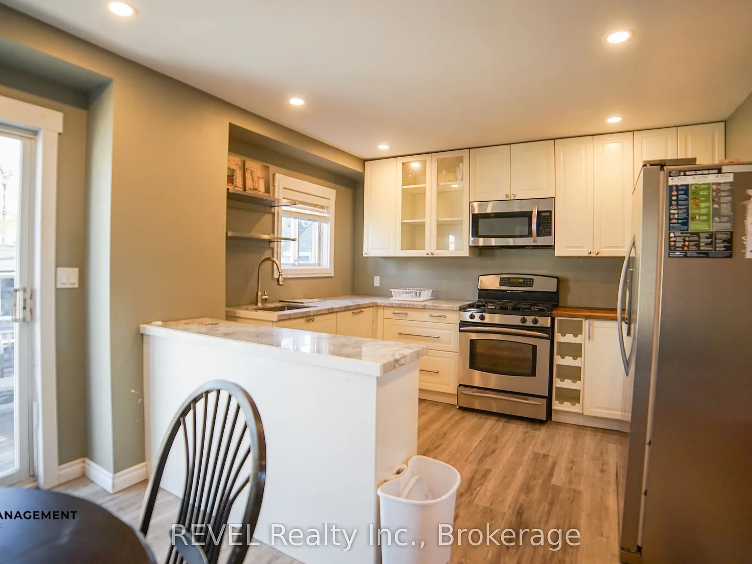 3 bed, $2,150 — Photo 4