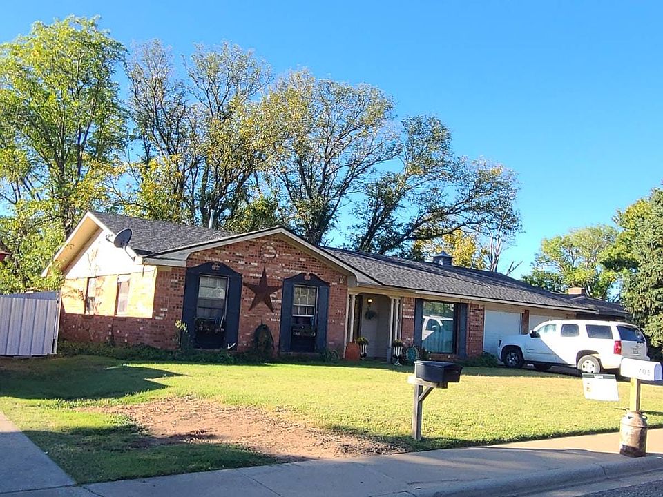 705 Oak St, Dimmitt, TX 79027 Zillow