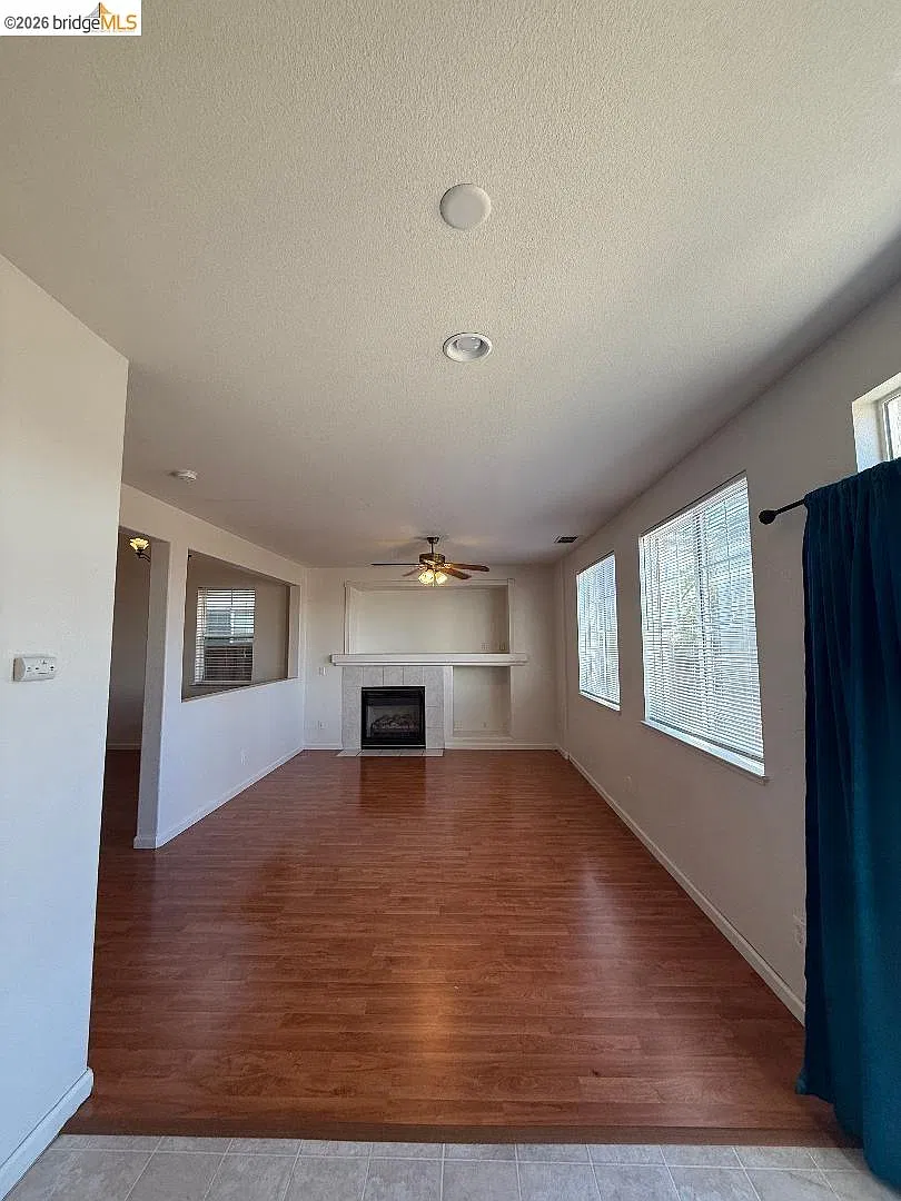 4 bed, 2.5 bath, 1865 sqft, $3,400 — Photo 4