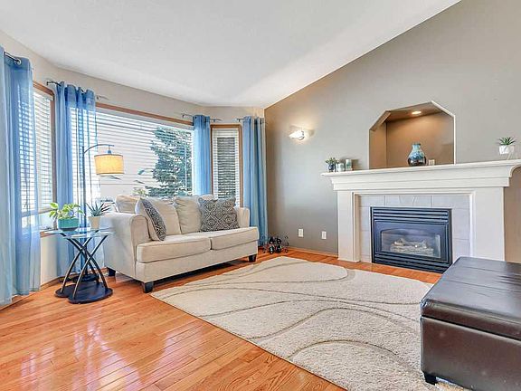 5th image of 124 N Lamont Close