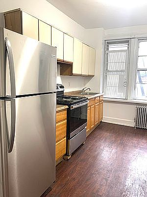 2nd image of 1341 2nd Ave APT 2S