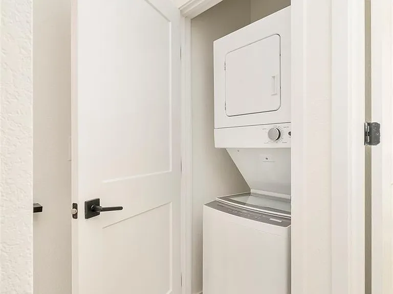 2105 S Galapago St #12 — Photo 30