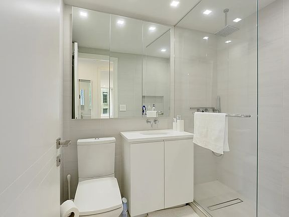 4th image of 322 W 57th St APT 19G