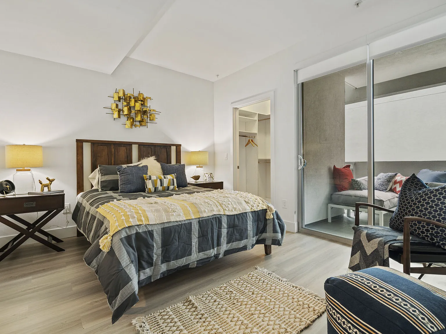 Living at NoHo — Photo 2