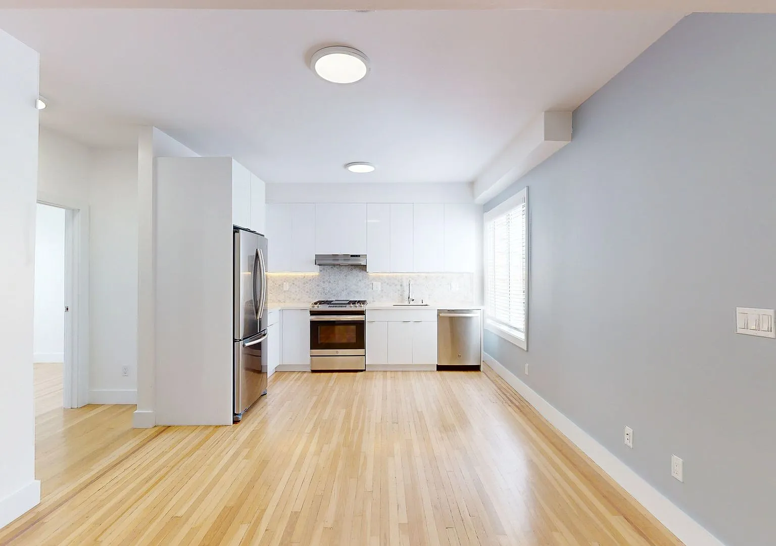 2942 Franklin St — Photo 4