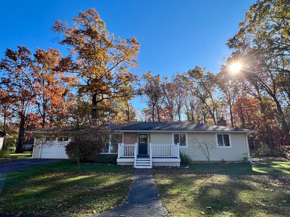 6727 Fisher Woods Rd, Indian River, MI 49749