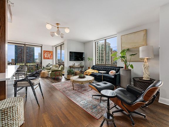 4th image of 635 N Dearborn St APT 1301