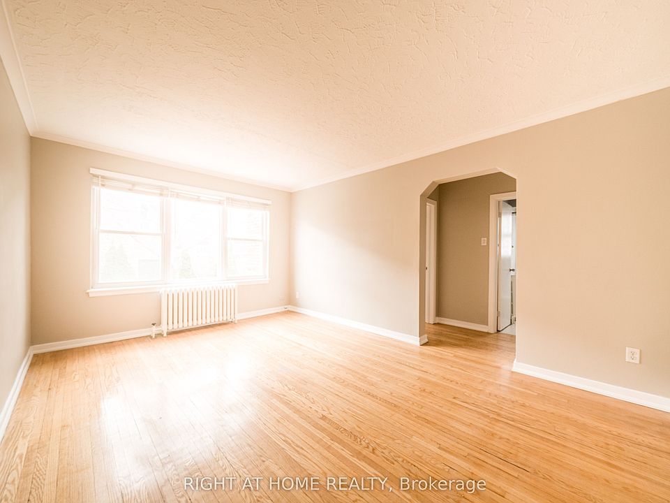 1st image of 340 Lakeshore Rd W #4