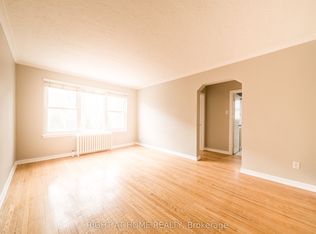 340 Lakeshore Rd W #4, Mississauga, ON L5H 1H1