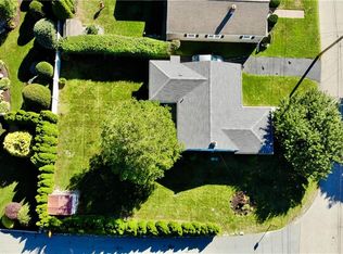 85 Hillside Dr, North Providence, RI 02904