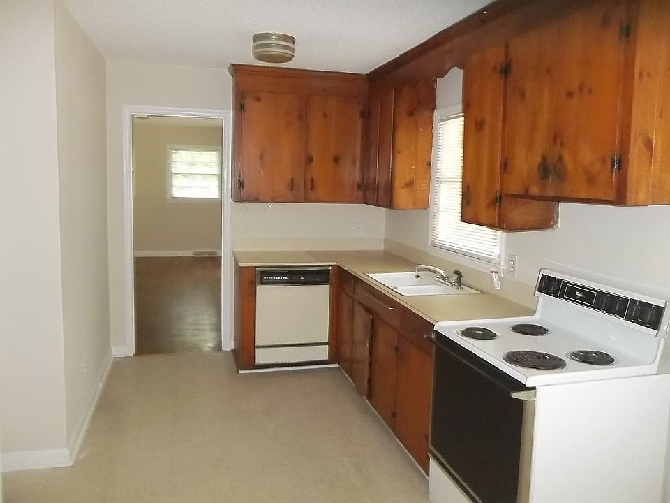 2nd image of 2643 Bay St