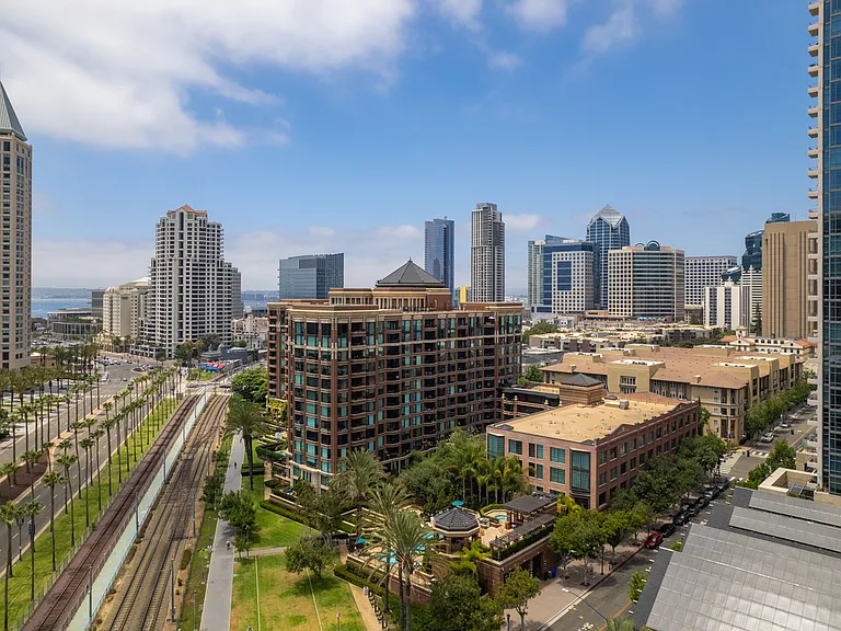 500 W Harbor Dr #1502 — Photo 40