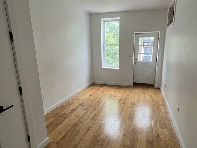 482 Onderdonk Ave #1RR — Photo 8