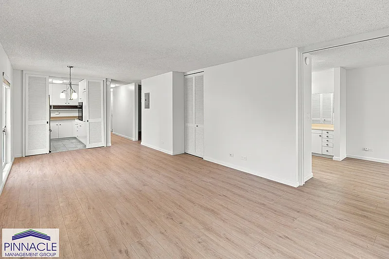 3 bed, 3.0 bath, 1249 sqft, $4,100 — Photo 3