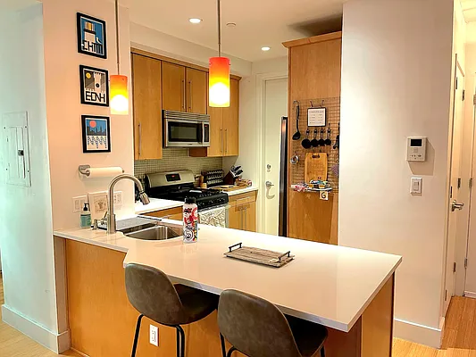 Rented by R New York | media 10