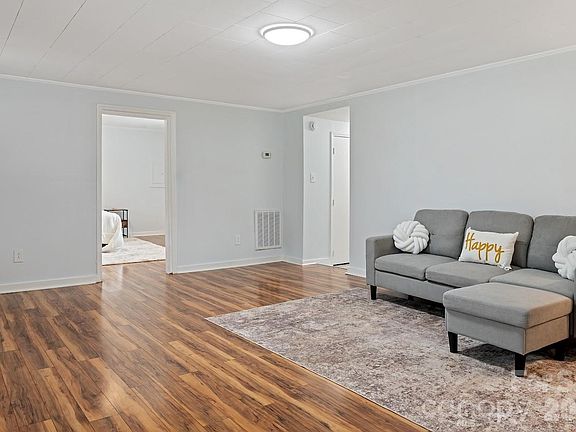 3rd image of 511 Stafford St