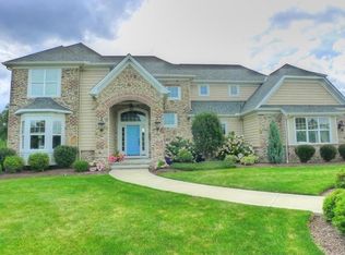 2469 Maple Hill Rd, Willoughby Hills, OH 44094