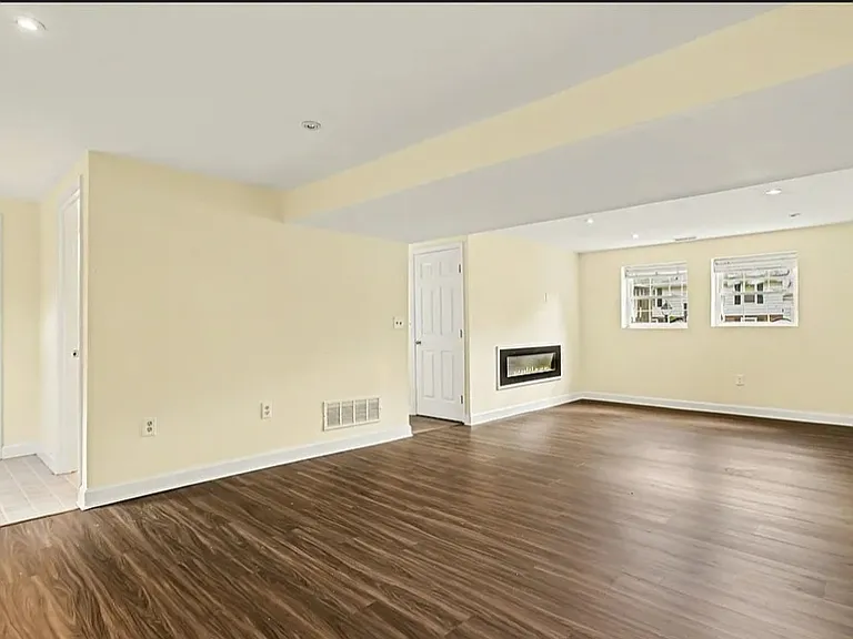 Southwind Dr — Photo 9