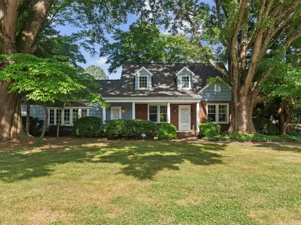 3310 Konnoak Dr, Winston Salem, NC 27127