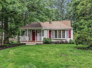 22 Park Rd, Morris Plains, NJ 07950