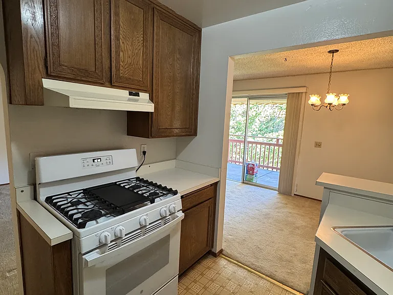 1045 Alta Mira Dr #B — Photo 7