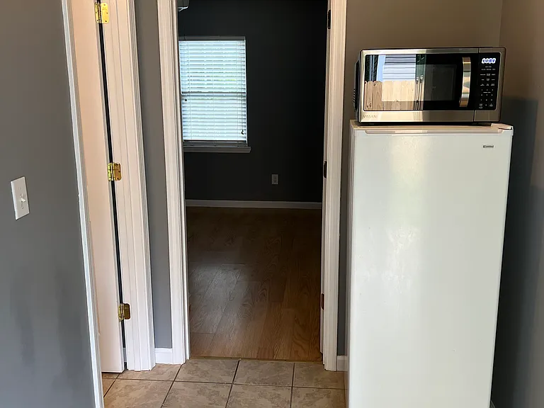 919 Wainwright Ave — Photo 5