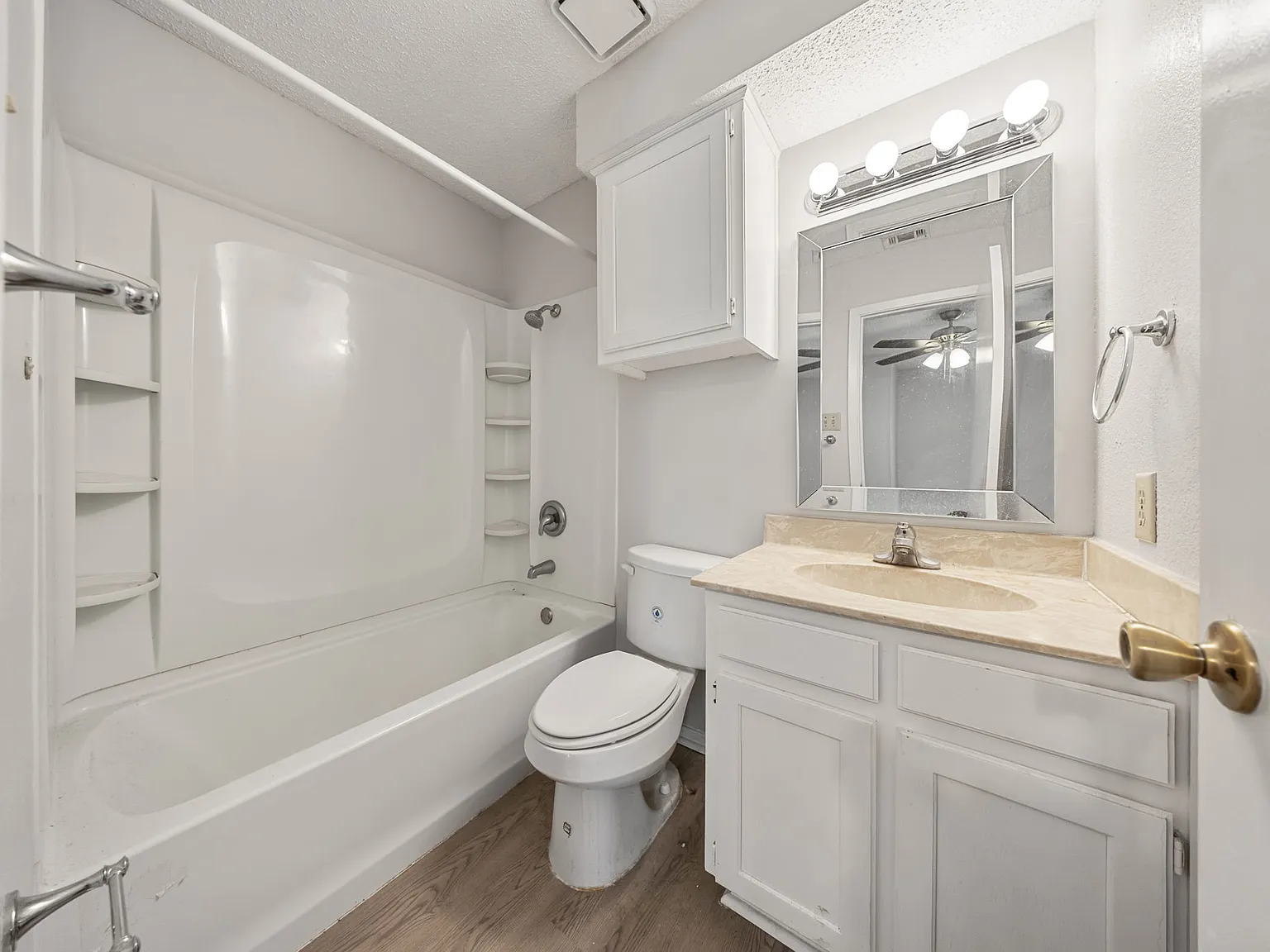 2 bed, 2.5 bath, 1047 sqft, $1,450 — Photo 2