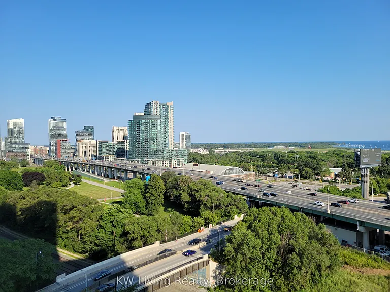 49 E Liberty St #1002 — Photo 7