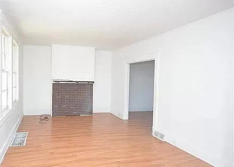 1228 Irwin St — Photo 5