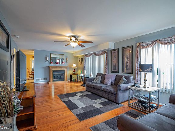 2nd image of 207 Summit Ave