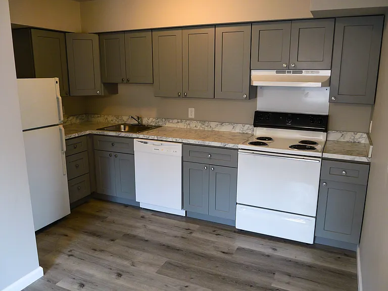 Rolling Green Apartments — Photo 14