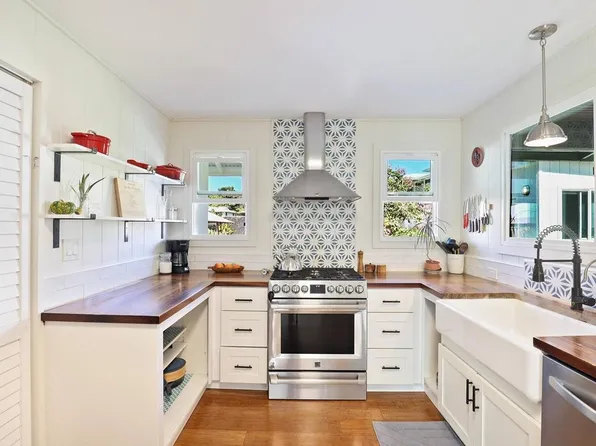 612 Kaumana Dr, Hilo, HI 96720