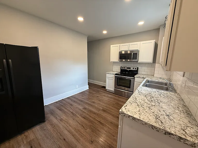 2118 Indiana Ave — Photo 9