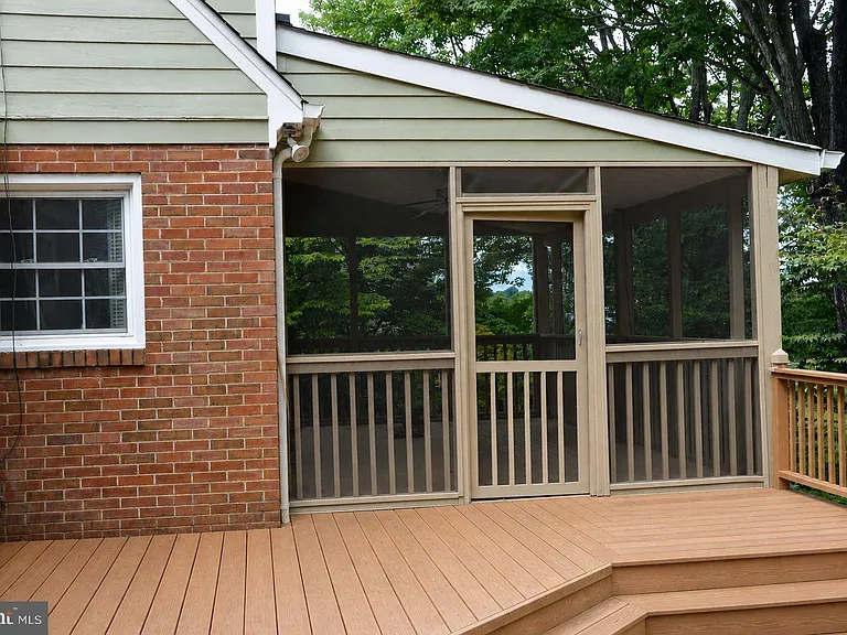 324 W Asher St — Photo 15